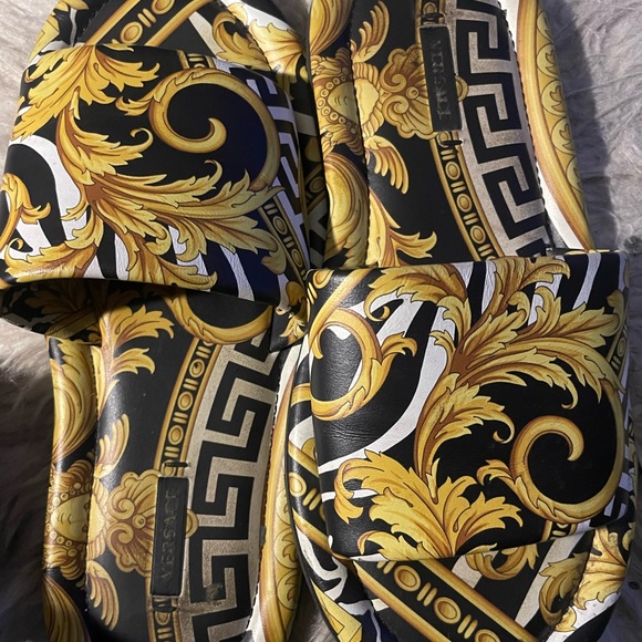 Versace slides good condition I wear a few times - Picture 2 of 3